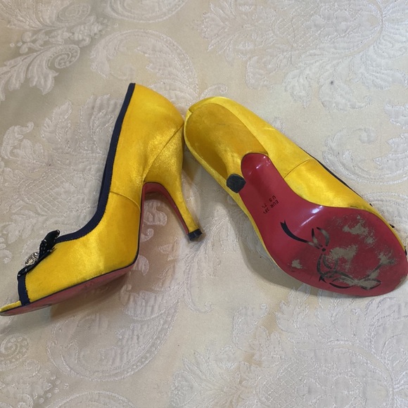 Poetic license yellow Satin navy trim and bow with ivory & diamond pendant - Picture 4 of 6